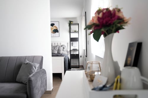 Tiny house by the lake - romantic & with its own barbecue corner 