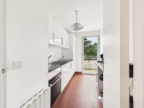 Réfrigérateur, micro-ondes, four, lave-vaisselle