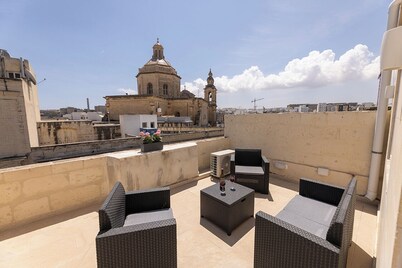 Charming townhouse, fully airconditioned  in central Imsida.