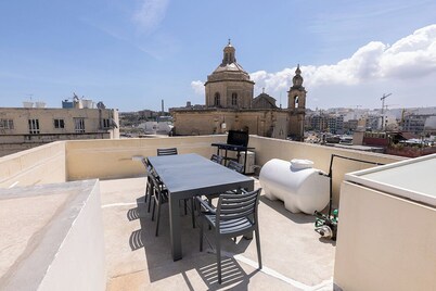 Charming townhouse, fully airconditioned in central Imsida.