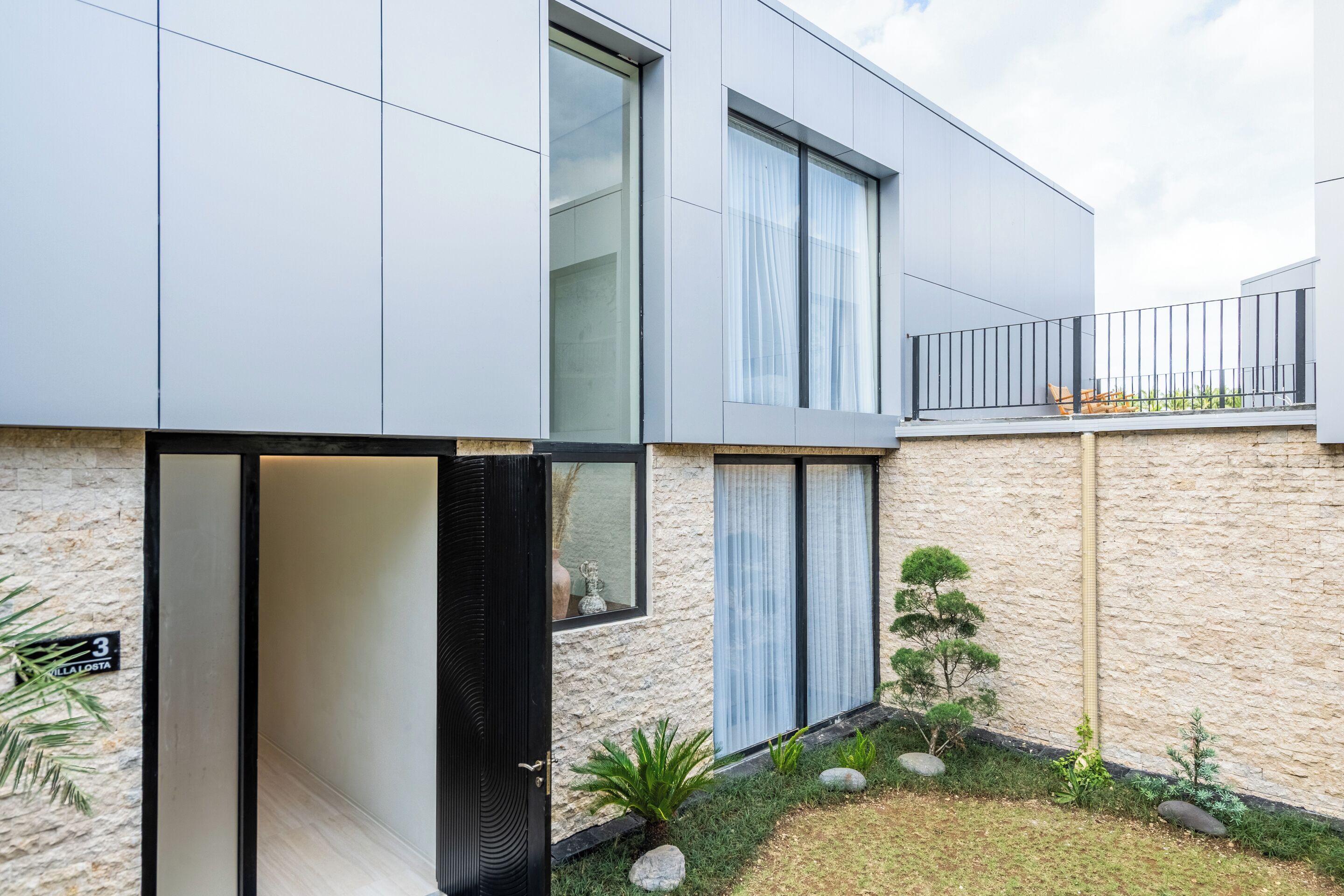 Literie hypoallergénique, coffres-forts dans les chambres, bureau