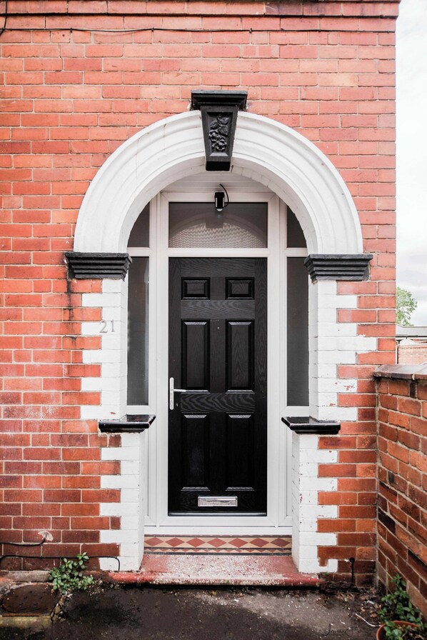 Exterior detail - Lovely Room in Doncaster Shared House With Kitchen (Doncaster)