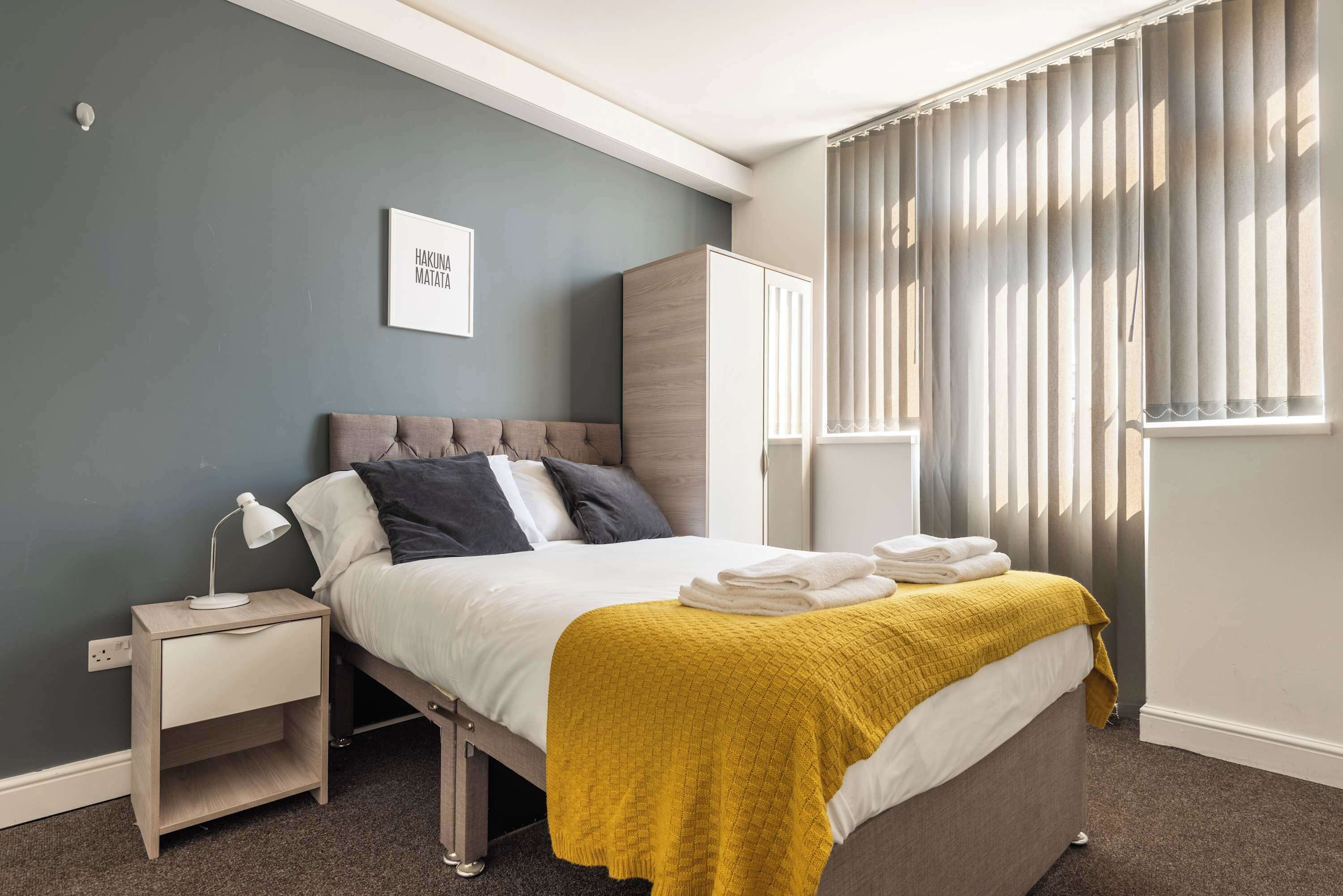 Desk, iron/ironing board, WiFi, bed sheets