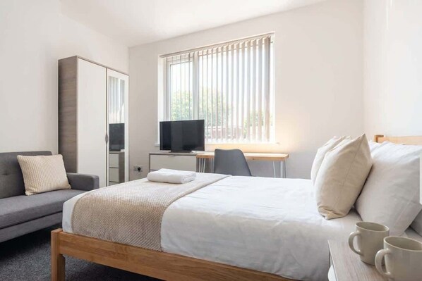 1 bedroom, desk, iron/ironing board, WiFi