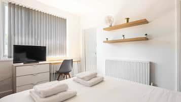 1 bedroom, desk, iron/ironing board, WiFi