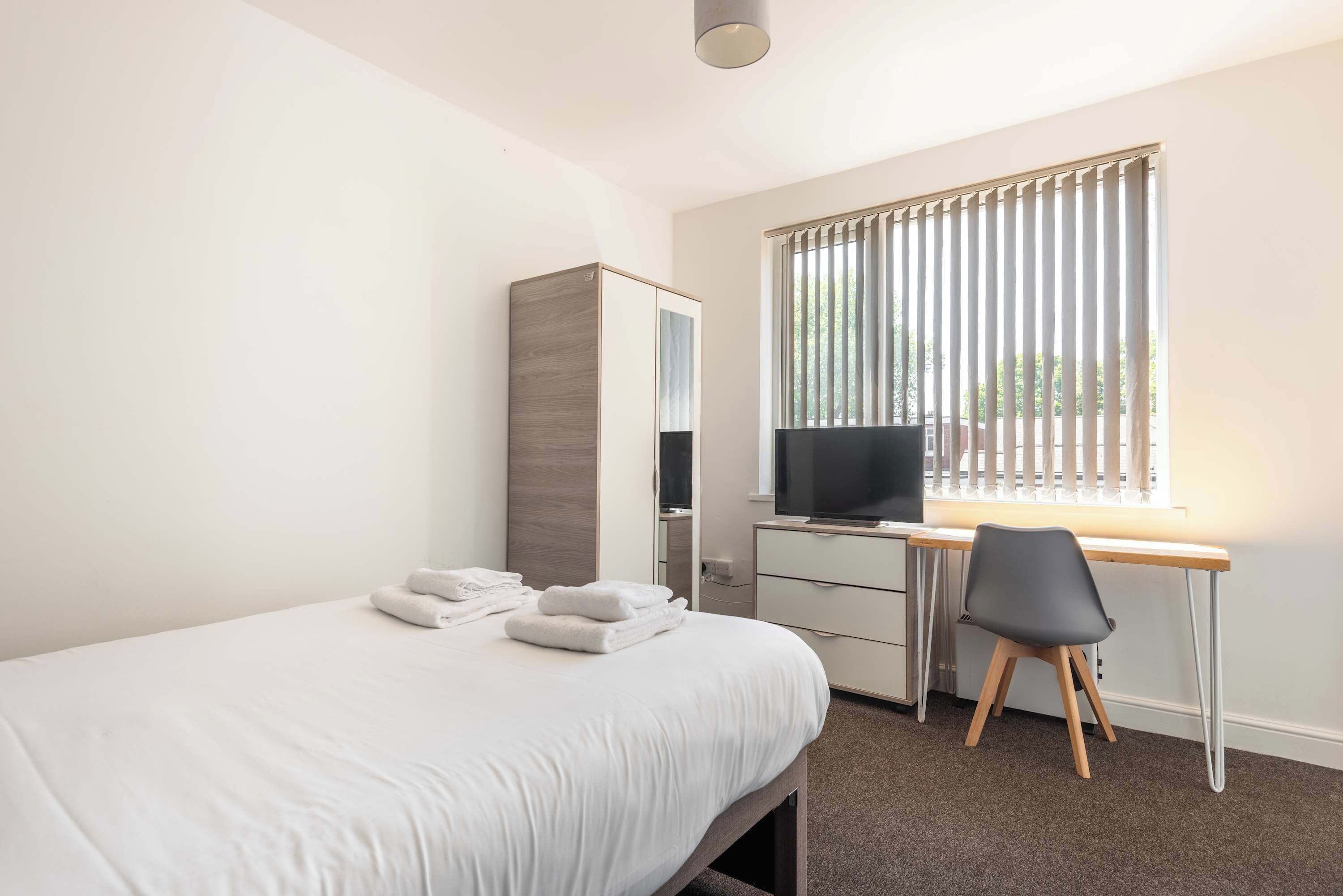 1 bedroom, desk, iron/ironing board, WiFi