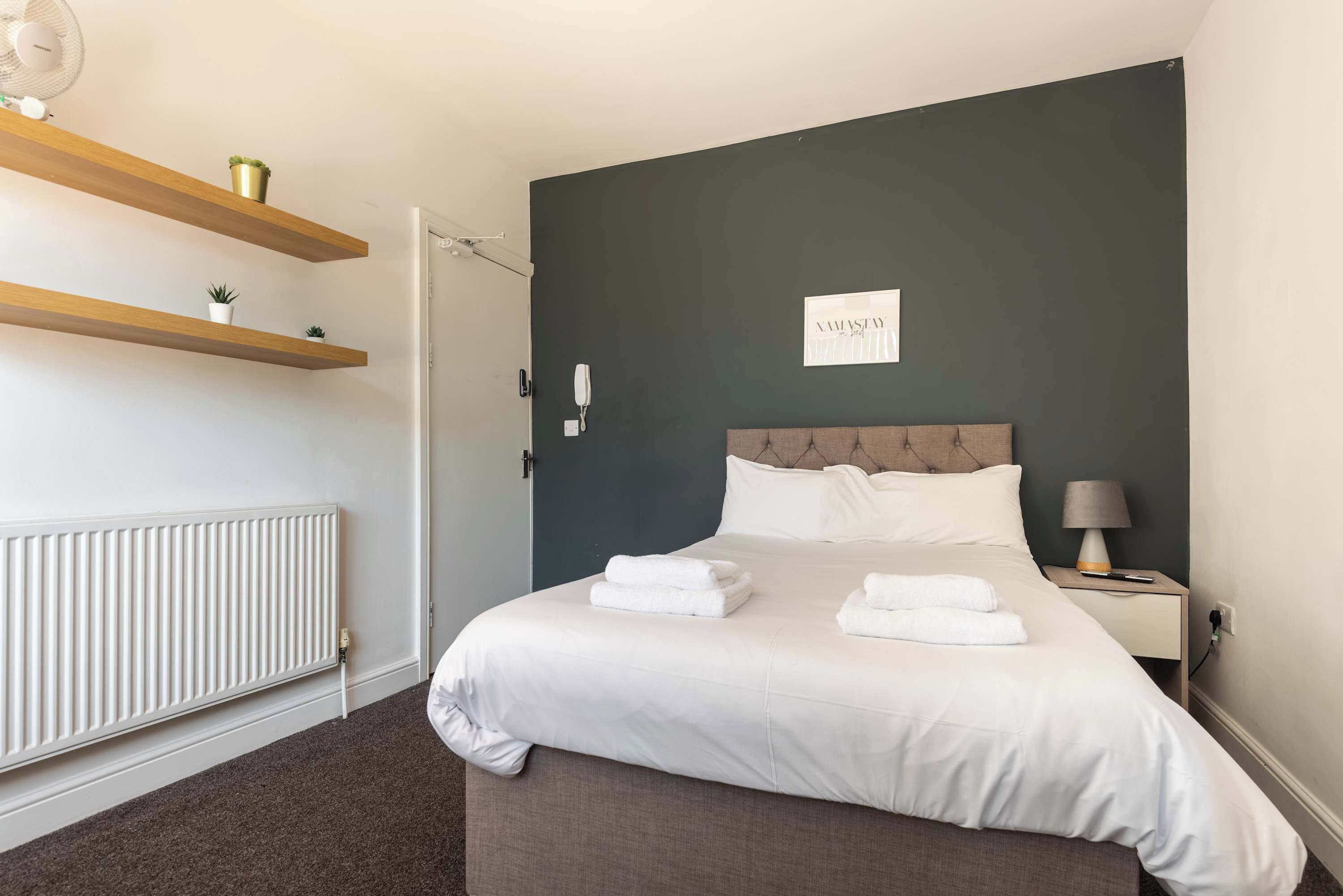 1 bedroom, desk, iron/ironing board, WiFi