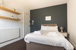 1 bedroom, desk, iron/ironing board, WiFi