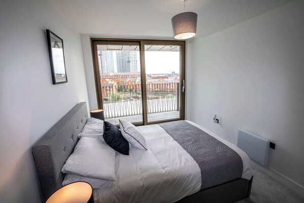 2 habitaciones, tabla de planchar con plancha, wifi y ropa de cama 