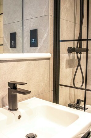 Unclassified image, 2 of 23, button