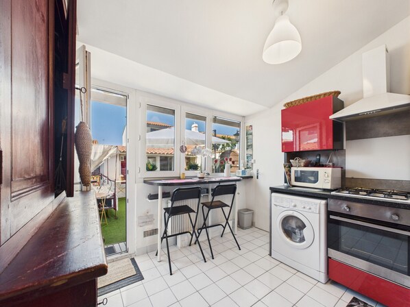 Fridge, microwave, oven, dishwasher