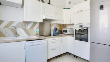 Réfrigérateur, micro-ondes, four, lave-vaisselle