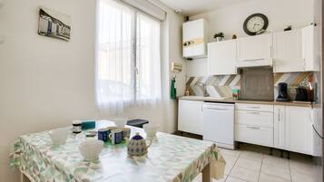 Réfrigérateur, micro-ondes, four, lave-vaisselle