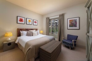 4 habitaciones, tabla de planchar con plancha, wifi y ropa de cama