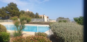 Pool - 15mm from the sea, T2 in residence with swimming pool (June to Sept), tennis court & parking lot (Fleury)