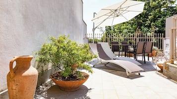 Deluxe-Doppelzimmer, Blick auf den Innenhof | Terrasse/Patio