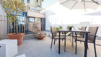 Deluxe-Doppelzimmer, Blick auf den Innenhof | Terrasse/Patio