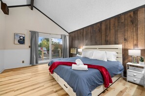 4 bedrooms, desk, iron/ironing board, free WiFi