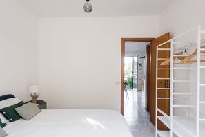 Iron/ironing board, free WiFi, bed sheets