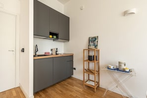 Fridge, dishwasher, coffee/tea maker, cookware/dishes/utensils