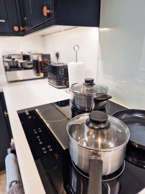 Fridge, oven, toaster, cookware/dishes/utensils