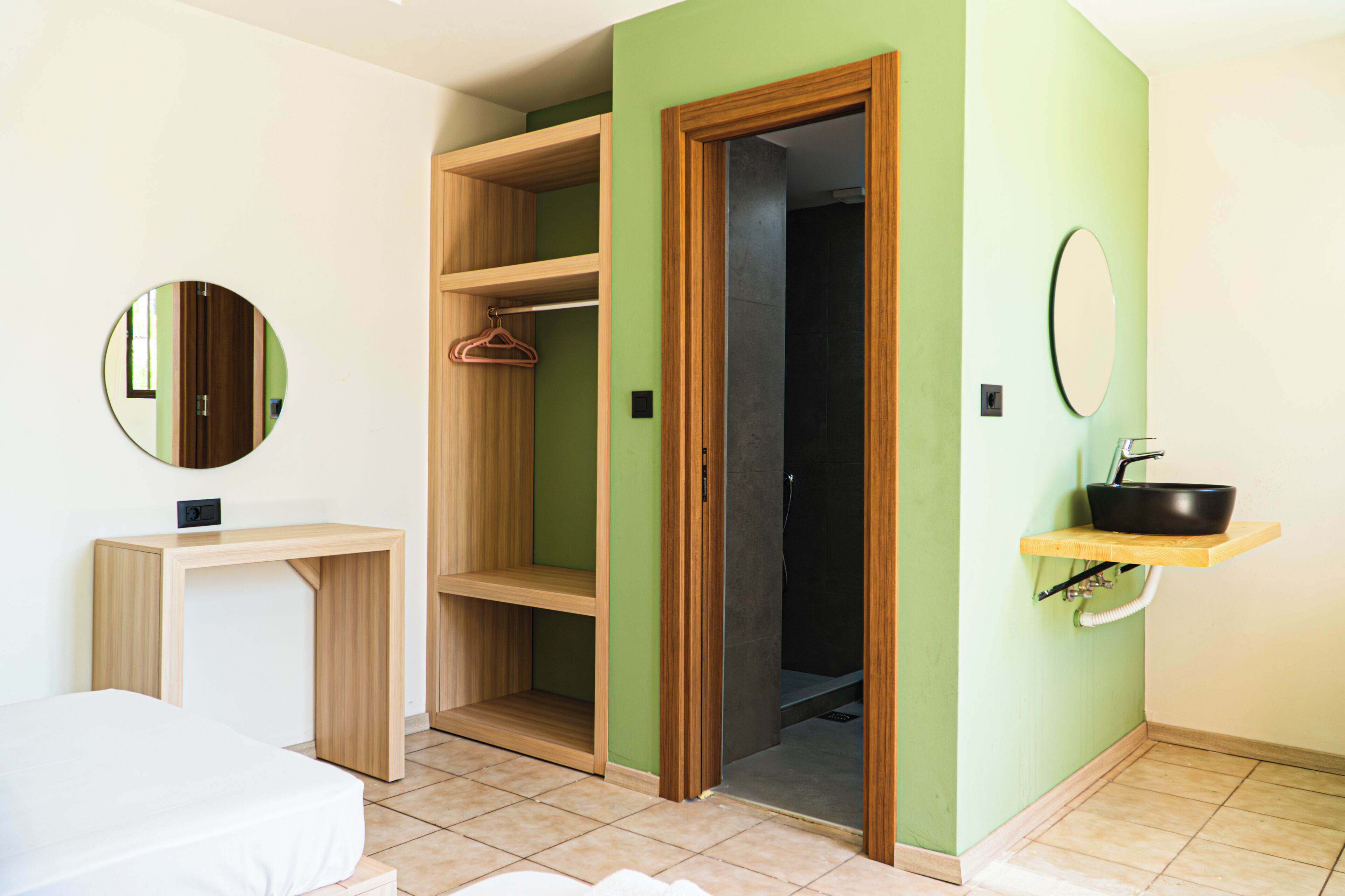 In-room safe, free WiFi