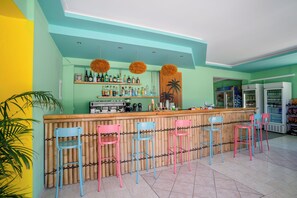 2 间酒吧/酒廊、池畔酒吧