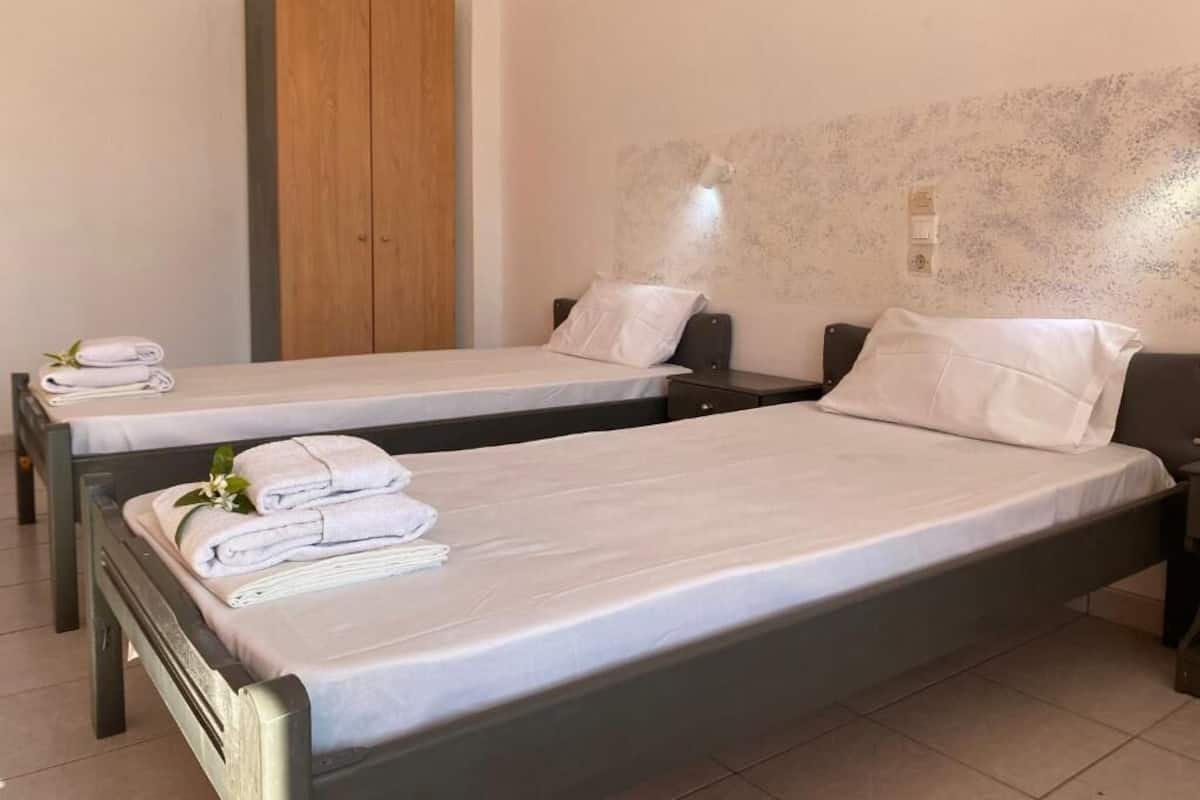 Basic Triple Room, Non Smoking, Pool View | In-room safe, free WiFi