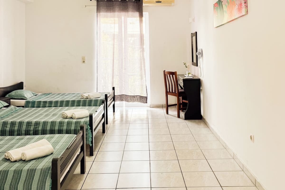 Basic Triple Room, Non Smoking, Pool View