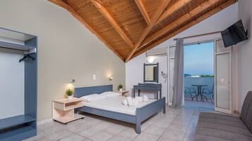 Deluxe Studio, Garden View | In-room safe, free WiFi