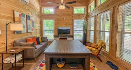 Hot Tub • Dog-Friendly • Free Dollywood ticket • Perfect for 2 (Dragonfly)