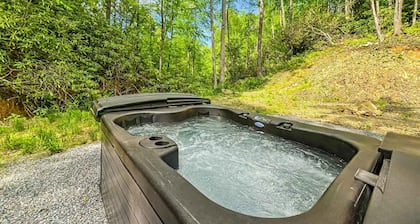 Hot Tub • Dog-Friendly • Free Dollywood Ticket • Perfect for 2 (Sunshine)