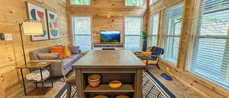 Smart TV, fireplace