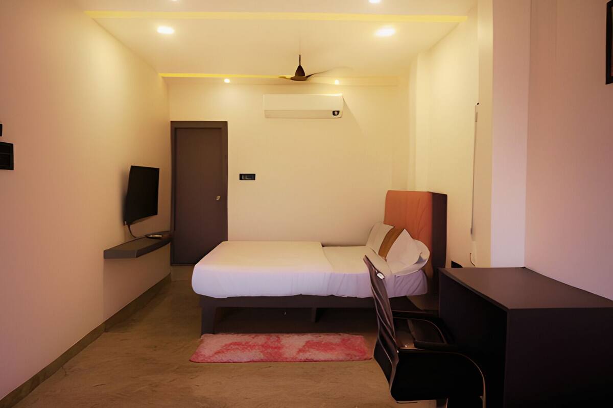 Executive Room | 1 bedroom, desk, free WiFi
