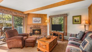 Télévision, cheminée