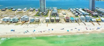 Summer House West B206 by Liquid Life