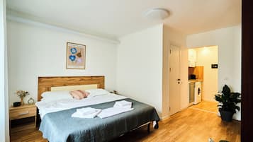 1 bedroom, iron/ironing board, travel cot, free WiFi