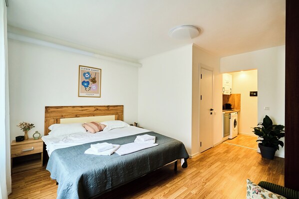 1 bedroom, iron/ironing board, travel cot, free WiFi