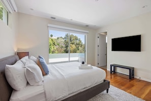 5 habitaciones, tabla de planchar con plancha, cuna de viaje y wifi