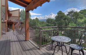 Outdoor dining - Red Rock Rest | AC, Pool, Hot Tub, Golf & Ski (Durango)