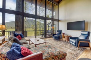 Smart TV, fireplace, books