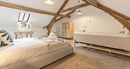 Spacious, Cosy Cotswolds Farmhouse with Annex