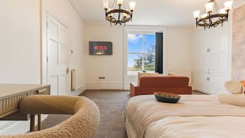 5 bedrooms, desk, iron/ironing board, free WiFi