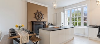 Spacious, Cosy Cotswolds Farmhouse with Annex