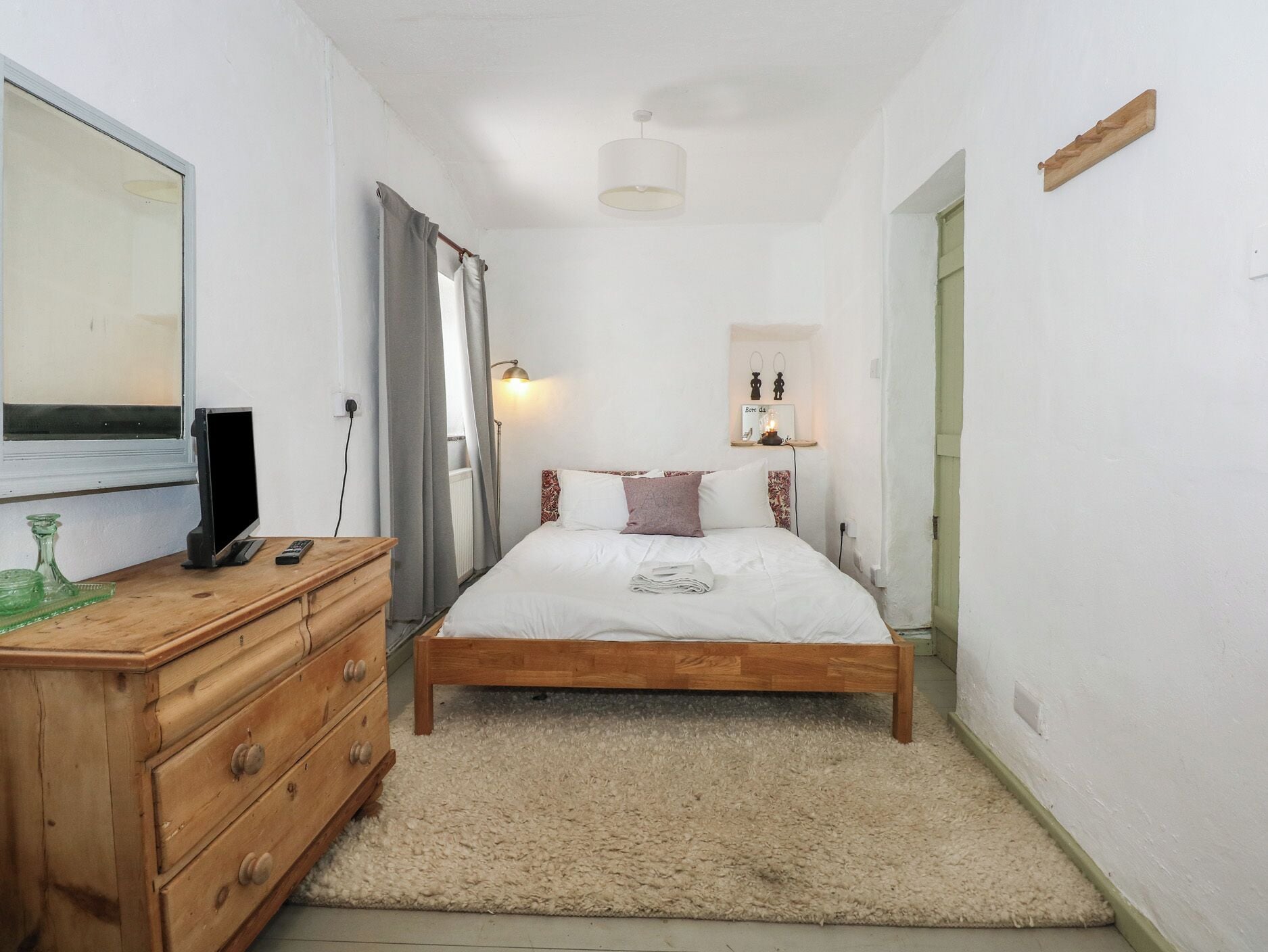 2 bedrooms, individually decorated, individually furnished, free WiFi