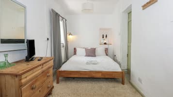 2 bedrooms, individually decorated, individually furnished, free WiFi