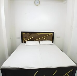 Free WiFi, bed sheets - Awadh Biharee Inn (Faizabad)