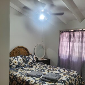 3 bedrooms, iron/ironing board, free WiFi, bed sheets - Spacious 3-bedroom apartmen  on St Thomas west end. Five minute walk to the bay. (St thomas)