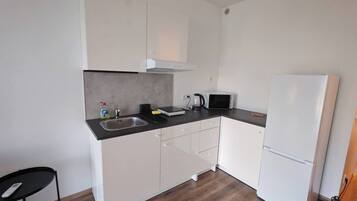 Studio, Multiple Bedrooms, Smoking, Balcony | Interior