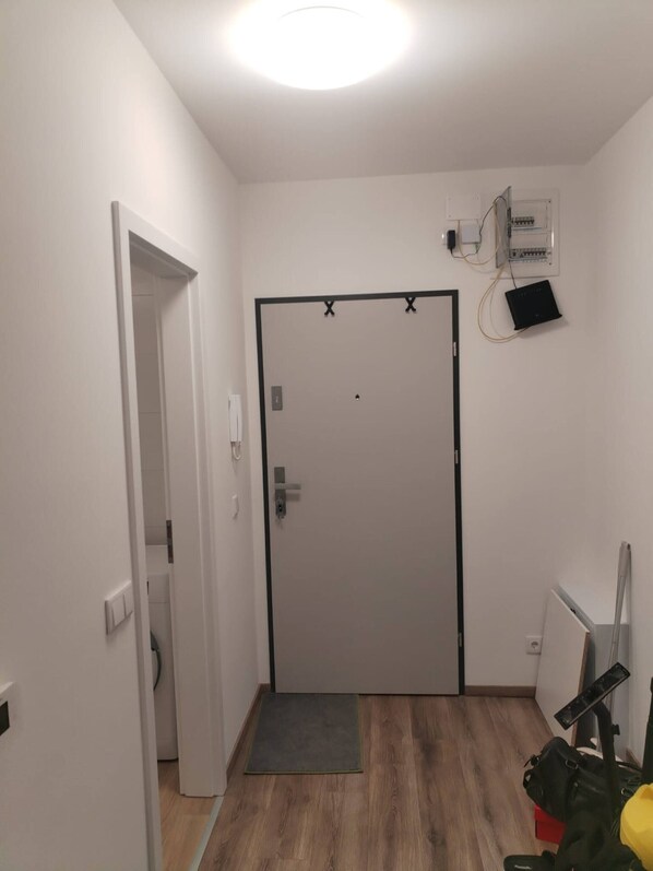 Studio, Multiple Bedrooms, Smoking, Balcony | Interior